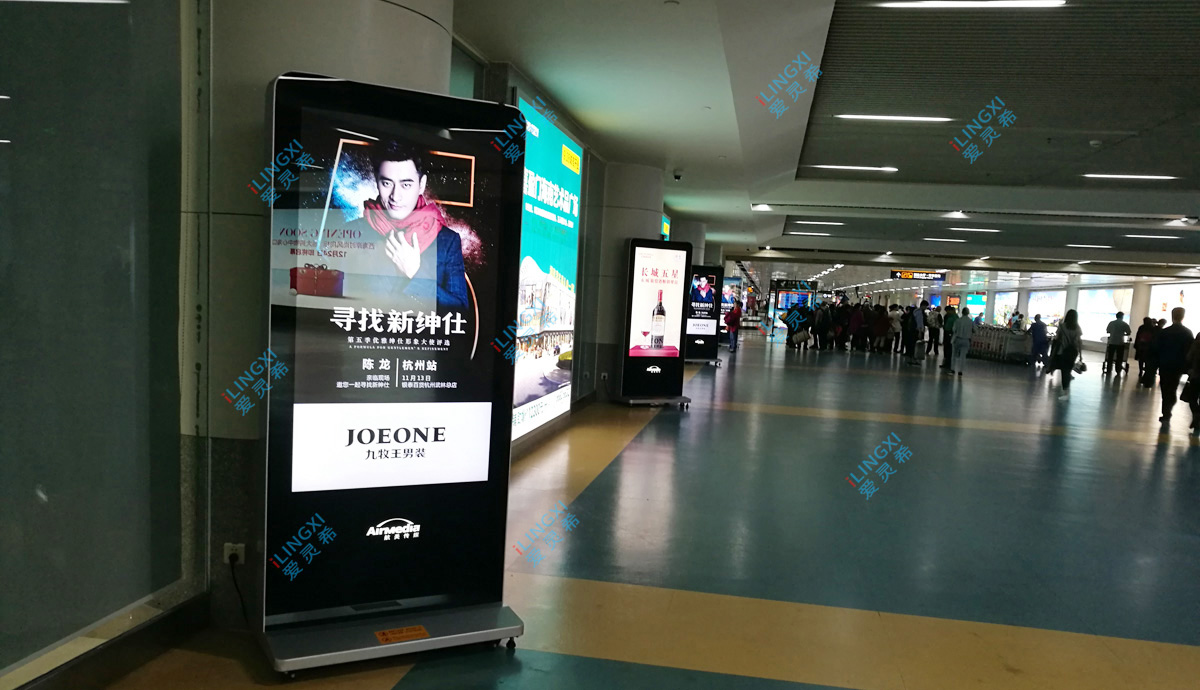 飞机场出口通道液晶广告机.jpg